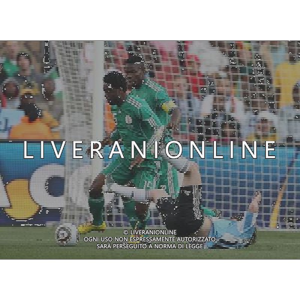 12/06/2010 CAMPIONATO DEL MONDO SUD AFRICA 2010 GARA 3 ARGENTINA-NIGERIA NELLA FOTO Lukman HARUNA-Lionel MESSI AG FIROFOTO-AG ALDOL IVERANI-ONLY ITALY