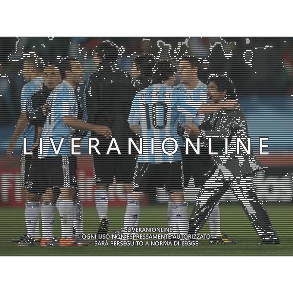 12/06/2010 CAMPIONATO DEL MONDO SUD AFRICA 2010 GARA 3 ARGENTINA-NIGERIA NELLA FOTO Lionel MESSI- Diego MARADONA AG FIROFOTO-AG ALDOL IVERANI-ONLY ITALY