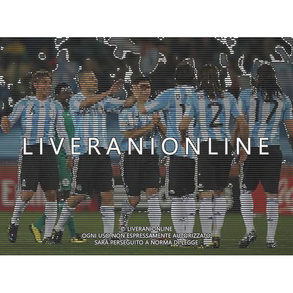 12/06/2010 CAMPIONATO DEL MONDO SUD AFRICA 2010 GARA 3 ARGENTINA-NIGERIA NELLA FOTO ABBRACCI GIOCATORI ARGENTINA AG FIROFOTO-AG ALDOL IVERANI-ONLY ITALY