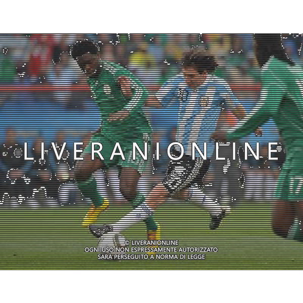 (100612) -- JOHANNESBURG, June 12, 2010 () -- Lionel Messi of Argentina (C) fights for the ball with Lukman Haruna during their group B first round match at the 2010 FIFA World Cup at Ellis Park stadium in Johannesburg, South Africa, on June 12, 2010. (/Xu Suhui) (fym) ©Photoshot/Agenzia Aldo Liverani Sas - ITALY ONLY - ARGENTINA- USA FIFA WORLD CUP CAMPIONATI MONDIALI SUD AFRICA 2010