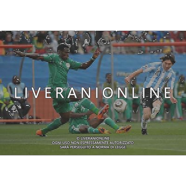 (100612) -- JOHANNESBURG, June 12, 2010 () -- Lionel Messi of Argentina (R) shoots during a group B first round match against Nigeria at the 2010 FIFA World Cup at Ellis Park stadium in Johannesburg, South Africa, on June 12, 2010. (/Xu Suhui) (fym) ©Photoshot/Agenzia Aldo Liverani Sas - ITALY ONLY - ARGENTINA- USA FIFA WORLD CUP CAMPIONATI MONDIALI SUD AFRICA 2010