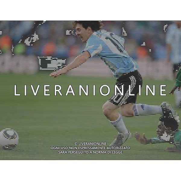 (100612) -- JOHANNESBURG, June 12, 2010 () -- Lionel Messi of Argentina (L) fights for the ball during a group B first round match against Nigeria at the 2010 FIFA World Cup at Ellis Park stadium in Johannesburg, South Africa, on June 12, 2010. (/Wang Yuguo) (xm) ©Photoshot/Agenzia Aldo Liverani Sas - ITALY ONLY - ARGENTINA- USA FIFA WORLD CUP CAMPIONATI MONDIALI SUD AFRICA 2010