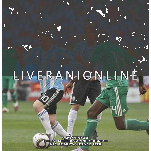 (100612) -- JOHANNESBURG, June 12, 2010 () -- Lionel Messi of Argentina (1st L) runs with the ball during a group B first round match against Nigeria at the 2010 FIFA World Cup at Ellis Park stadium in Johannesburg, South Africa, on June 12, 2010. (/Xu Suhui) (ljq) ©Photoshot/Agenzia Aldo Liverani Sas - ITALY ONLY - ARGENTINA- USA FIFA WORLD CUP CAMPIONATI MONDIALI SUD AFRICA 2010
