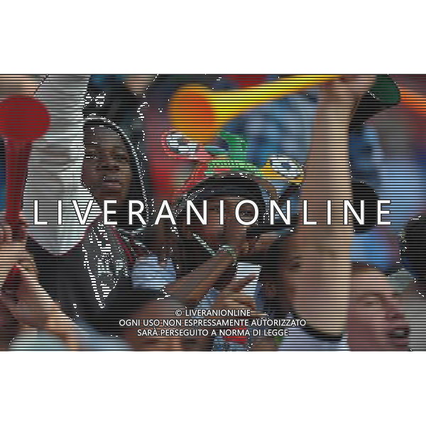 (100612) -- JOHANNESBURG, June 12, 2010 () -- Soccer fans cheer prior to a group B first round match between Argentina and Nigeria at the 2010 FIFA World Cup at Ellis Park stadium in Johannesburg, South Africa, on June 12, 2010. (/Wang Yuguo) (xm) ©Photoshot/Agenzia Aldo Liverani Sas - ITALY ONLY - ARGENTINA- USA FIFA WORLD CUP CAMPIONATI MONDIALI SUD AFRICA 2010