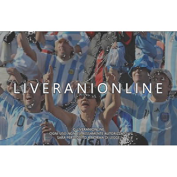 (100612) -- JOHANNESBURG, Jun 12, 2010 () -- Argentinian fans cheer prior to a group B first round match between Argentina and Nigeria at the 2010 FIFA World Cup at Ellis Park stadium in Johannesburg, South Africa, on June 12, 2010. (/Xu Suhui) (xm) ©Photoshot/Agenzia Aldo Liverani Sas - ITALY ONLY - ARGENTINA- USA FIFA WORLD CUP CAMPIONATI MONDIALI SUD AFRICA 2010