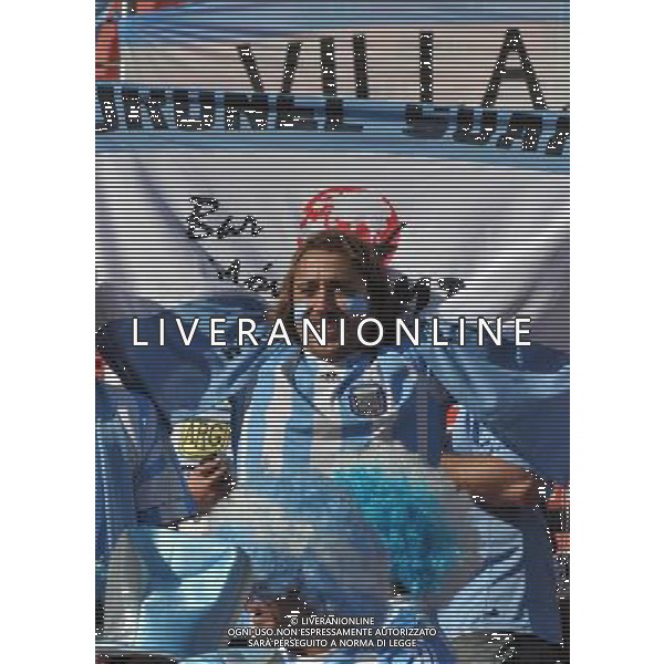 (100612) -- JOHANNESBURG, Jun 12, 2010 () -- An Argentinian fan cheers prior to a group B first round match between Argentina and Nigeria at the 2010 FIFA World Cup at Ellis Park stadium in Johannesburg, South Africa, on June 12, 2010. (/Xu Suhui) (xm) ©Photoshot/Agenzia Aldo Liverani Sas - ITALY ONLY - ARGENTINA- USA FIFA WORLD CUP CAMPIONATI MONDIALI SUD AFRICA 2010