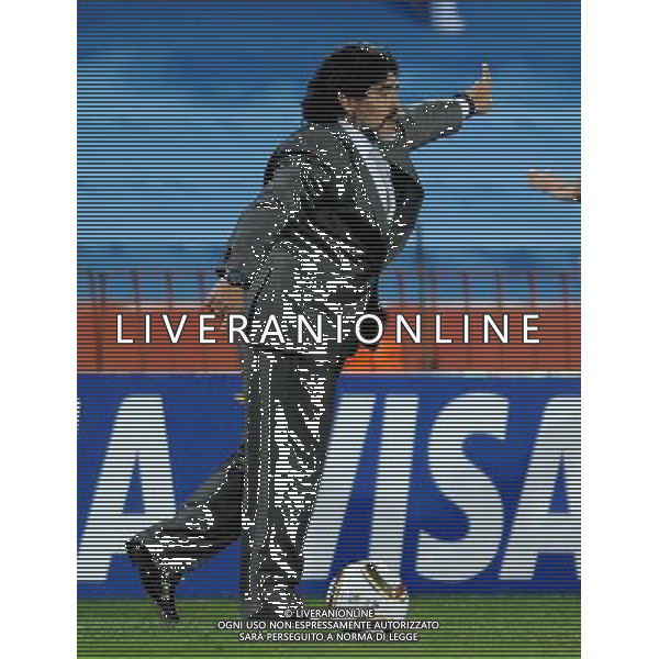(100612) -- JOHANNESBURG, June 12, 2010 () -- Diego Maradona, the head coach of Argentina gestures during a group B first round match against Nigeria at the 2010 FIFA World Cup at Ellis Park stadium in Johannesburg, South Africa, on June 12, 2010. Argentina won 1-0. (/Wang Yuguo) (xm) ©Photoshot/Agenzia Aldo Liverani Sas - ITALY ONLY - ARGENTINA- USA FIFA WORLD CUP CAMPIONATI MONDIALI SUD AFRICA 2010