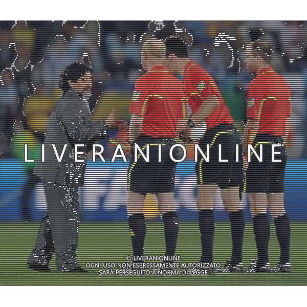 (100612) -- JOHANNESBURG, June 12, 2010 () -- Diego Maradona (L), the head coach of Argentina shakes hands with referees after a group B first round match against Nigeria at the 2010 FIFA World Cup at Ellis Park stadium in Johannesburg, South Africa, on June 12, 2010. Argentina won 1-0. (/Wang Yuguo) (xm) ©Photoshot/Agenzia Aldo Liverani Sas - ITALY ONLY - ARGENTINA- USA FIFA WORLD CUP CAMPIONATI MONDIALI SUD AFRICA 2010