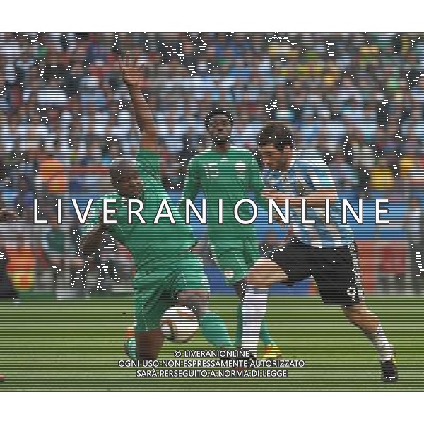 (100612) -- JOHANNESBURG, June 12, 2010 () -- Gonzalo Higuain of Argentina (R) fights for the ball with Danny Shittu of Nigeria (L) during their group B first round match at the 2010 FIFA World Cup at Ellis Park stadium in Johannesburg, South Africa, on June 12, 2010. Argentina won 1-0. (/Xu Suhui) (fym) ©Photoshot/Agenzia Aldo Liverani Sas - ITALY ONLY - ARGENTINA- USA FIFA WORLD CUP CAMPIONATI MONDIALI SUD AFRICA 2010