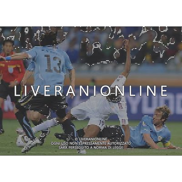 (100612) -- CAPE TOWN, June 12, 2010 () -- French Abou Diaby (2nd R) battles for the ball during a Group A match of the 2010 World Cup between France and Uruguay at Green Point stadium in Cape Town, South Africa, on June 11, 2010. The match ended with a draw 0-0. (/Yang Lei) ©Photoshot/Agenzia Aldo Liverani Sas - ITALY ONLY - FRANCIA - URUGUAY FIFA WORLD CUP CAMPIONATI MONDIALI SUD AFRICA 2010