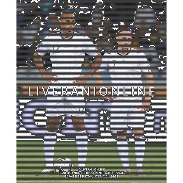 (100612) -- CAPE TOWN, June 12, 2010 () -- French Thierry Henry (L) and Franck Ribery wait for the free-kick during a Group A match of the 2010 World Cup between France and Uruguay at Green Point stadium in Cape Town, South Africa, on June 11, 2010. The match ended with a draw 0-0. (/Yang Lei) (dx) ©Photoshot/Agenzia Aldo Liverani Sas - ITALY ONLY - FRANCIA - URUGUAY FIFA WORLD CUP CAMPIONATI MONDIALI SUD AFRICA 2010