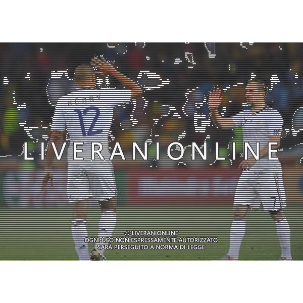 (100612) -- CAPE TOWN, June 12, 2010 () -- French Thierry Henry (L) and Franck Ribery clap hands at the end of a Group A match of the 2010 World Cup between France and Uruguay at Green Point stadium in Cape Town, South Africa, on June 11, 2010. The match ended with a draw 0-0. (/Yang Lei) (dx) ©Photoshot/Agenzia Aldo Liverani Sas - ITALY ONLY - FRANCIA - URUGUAY FIFA WORLD CUP CAMPIONATI MONDIALI SUD AFRICA 2010