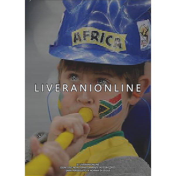 (100612) -- CAPE TOWN, June 12, 2010 () -- A young soccer fan blows vuvuzelas during a Group A match of the 2010 World Cup between France and Uruguay at Green Point stadium in Cape Town, South Africa, on June 11, 2010. The match ended with a draw 0-0. (/Yang Lei) (dx) ©Photoshot/Agenzia Aldo Liverani Sas - ITALY ONLY - FRANCIA - URUGUAY FIFA WORLD CUP CAMPIONATI MONDIALI SUD AFRICA 2010