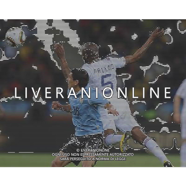 (100612) -- CAPE TOWN, June 12, 2010 () -- William Gallas (R) of France vies with Maximiliano Pereira of Uruguay during a Group A match of the 2010 FIFA World Cup at Green Point stadium in Cape Town, South Africa, on June 11, 2010. The match ended with a 0-0 draw. (/Yang Lei) (kh) ©Photoshot/Agenzia Aldo Liverani Sas - ITALY ONLY - FRANCIA - URUGUAY FIFA WORLD CUP CAMPIONATI MONDIALI SUD AFRICA 2010