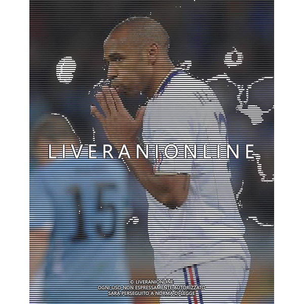 (100612) -- CAPE TOWN, June 12, 2010 () -- Thierry Henry of France reacts during a Group A match of the 2010 FIFA World Cup against Uruguay at Green Point stadium in Cape Town, South Africa, on June 11, 2010. The match ended with a 0-0 draw. (/Yang Lei) (kh) ©Photoshot/Agenzia Aldo Liverani Sas - ITALY ONLY - FRANCIA - URUGUAY FIFA WORLD CUP CAMPIONATI MONDIALI SUD AFRICA 2010