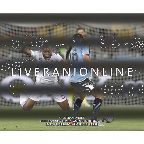 (100612) -- CAPE TOWN, June 12, 2010 () -- France\'s William Gallas (L) falls beside Uruguay\'s Maximiliano Pereira during a Group A match of the 2010 FIFA World Cup at the Green Point stadium in Cape Town, South Africa, on June 11, 2010. (/Xing Guangli) (dx) ©Photoshot/Agenzia Aldo Liverani Sas - ITALY ONLY - FRANCIA - URUGUAY FIFA WORLD CUP CAMPIONATI MONDIALI SUD AFRICA 2010