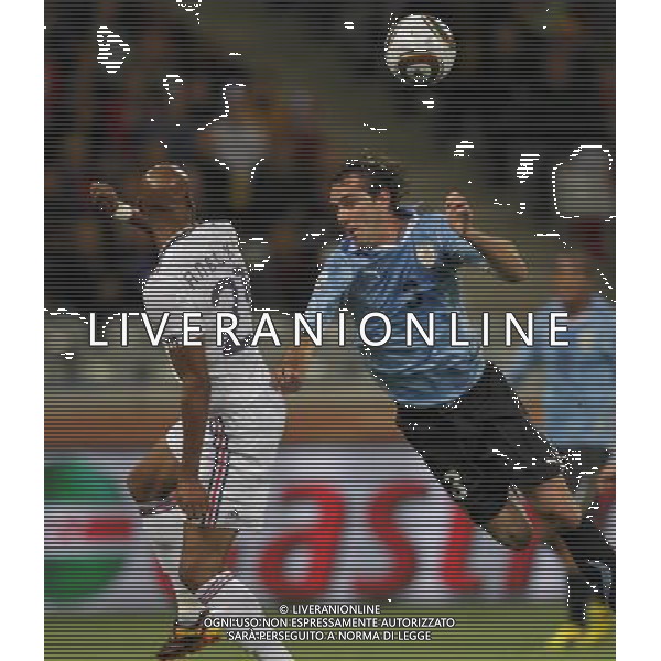 (100612) -- CAPE TOWN, June 12, 2010 () -- Nicolas Anelka (L) of France vies with Diego Godin of Uruguay during a Group A match of the 2010 FIFA World Cup at the Green Point stadium in Cape Town, South Africa, on June 11, 2010. (/Xing Guangli) (kh) ©Photoshot/Agenzia Aldo Liverani Sas - ITALY ONLY - FRANCIA - URUGUAY FIFA WORLD CUP CAMPIONATI MONDIALI SUD AFRICA 2010