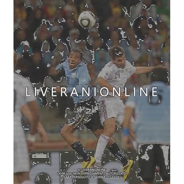 (100612) -- CAPE TOWN, June 12, 2010 () -- Jeremy Toulalan (R) of France vies with Alvaro Pereira of Uruguay during a Group A match of the 2010 FIFA World Cup at the Green Point stadium in Cape Town, South Africa, on June 11, 2010. (/Xing Guangli) (dx) ©Photoshot/Agenzia Aldo Liverani Sas - ITALY ONLY - FRANCIA - URUGUAY FIFA WORLD CUP CAMPIONATI MONDIALI SUD AFRICA 2010