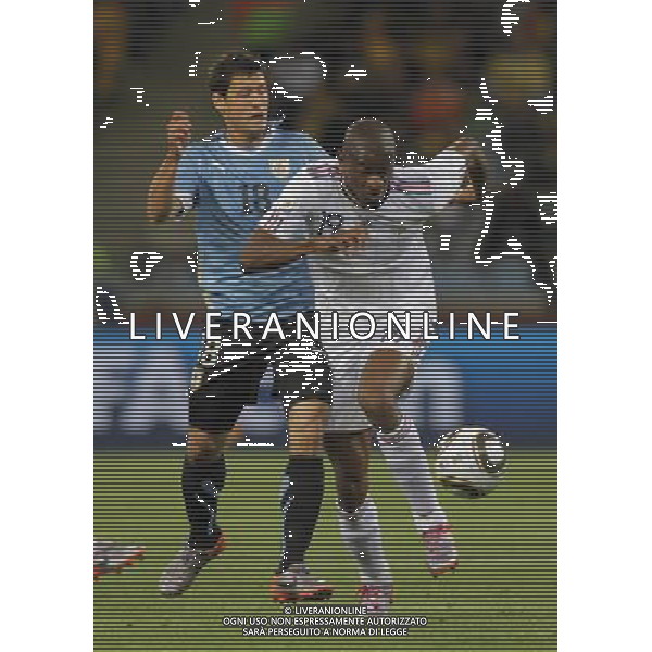 (100612) -- CAPE TOWN, June 12, 2010 () -- Abou Diaby (R) of France vies with Ignacio Gonzalez of Uruguay during a Group A match of the 2010 FIFA World Cup at the Green Point stadium in Cape Town June 11, 2010. (/Xing Guangli) ©Photoshot/Agenzia Aldo Liverani Sas - ITALY ONLY - FRANCIA - URUGUAY FIFA WORLD CUP CAMPIONATI MONDIALI SUD AFRICA 2010