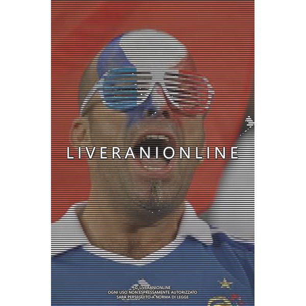 (100612) -- CAPE TOWN, June 12, 2010 () -- A supporter of France cheers before a Group A match of the 2010 FIFA World Cup between France and Uruguay at the Green Point stadium in Cape Town, South Africa, on June 11, 2010. (/Xing Guangli) (dx) ©Photoshot/Agenzia Aldo Liverani Sas - ITALY ONLY - FRANCIA - URUGUAY FIFA WORLD CUP CAMPIONATI MONDIALI SUD AFRICA 2010