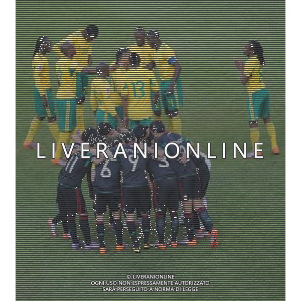 (100611) -- JOHANNESBURG, June 11, 2010 () -- South Africa\'s players (Yellow) and Mexico players gather for a group A match of the 2010 FIFA World Cup between South Africa and Mexico at Soccer City stadium in Soweto, suburban Johannesburg, on June 11, 2010. The match ended with a 1-1 tie. (/Li Ga) (kh) ©Photoshot/Agenzia Aldo Liverani Sas - ITALY ONLY: SUDAFRICA - MESSICO FIFA WORLD CUP CAMPIONATI MONDIALI SUD AFRICA 2010