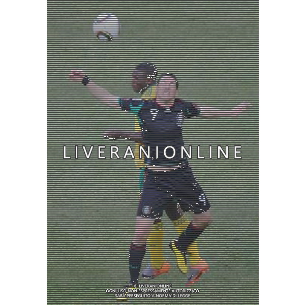 (100611) -- JOHANNESBURG, June 11, 2010 () -- Mexico\'s Guillermo Franco (R) heads the ball during a group A match of the 2010 FIFA World Cup against South Africa at Soccer City stadium in Soweto, suburban Johannesburg, on June 11, 2010. The match ended with a 1-1 tie. (/Li Ga) (kh) ©Photoshot/Agenzia Aldo Liverani Sas - ITALY ONLY: SUDAFRICA - MESSICO FIFA WORLD CUP CAMPIONATI MONDIALI SUD AFRICA 2010