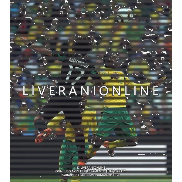 (100611) -- JOHANNESBURG, June 11, 2010 () -- Reneilwe Letsholonyan (R) of South Africa vies with Giovani Dos Santos of Mexico during a group A match of the 2010 FIFA World Cup at Soccer City stadium in Soweto, suburban Johannesburg, on June 11, 2010. The match ended with a 1-1 tie. (/Guo Yong) (ljq) ©Photoshot/Agenzia Aldo Liverani Sas - ITALY ONLY: SUDAFRICA - MESSICO FIFA WORLD CUP CAMPIONATI MONDIALI SUD AFRICA 2010