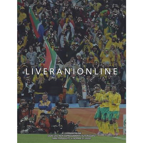 (100611) -- JOHANNESBURG, June 11, 2010 () -- Players of South Africa celebrate the goal during a group A match of the 2010 FIFA World Cup against Mexico at Soccer City stadium in Soweto, suburban Johannesburg, on June 11, 2010. The match ended with a 1-1 tie. (/Guo Yong) (ljq) ©Photoshot/Agenzia Aldo Liverani Sas - ITALY ONLY: SUDAFRICA - MESSICO FIFA WORLD CUP CAMPIONATI MONDIALI SUD AFRICA 2010