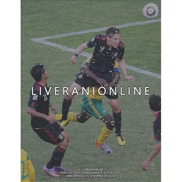 (100611) -- JOHANNESBURG, June 11, 2010 () -- Mexico\'s Guillermo Franco (Top) heads the ball during a group A match of the 2010 FIFA World Cup against South Africa at Soccer City stadium in Soweto, suburban Johannesburg, on June 11, 2010. The match ended with a 1-1 tie. (/Li Ga) (ly) ©Photoshot/Agenzia Aldo Liverani Sas - ITALY ONLY: SUDAFRICA - MESSICO FIFA WORLD CUP CAMPIONATI MONDIALI SUD AFRICA 2010