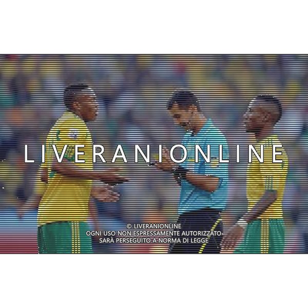 (100611) -- JOHANNESBURG, June 11, 2010 () -- Referee Ravshan Irmatov (C) shows the yellow card to South Africa\'s Kagisho Dikgacoi (L) during a group A match of the 2010 FIFA World Cup between South Africa and Mexico at Soccer City stadium in Soweto, suburban Johannesburg, on June 11, 2010. The match ended with a 1-1 tie. (/Wang Yuguo) (ly) ©Photoshot/Agenzia Aldo Liverani Sas - ITALY ONLY: SUDAFRICA - MESSICO FIFA WORLD CUP CAMPIONATI MONDIALI SUD AFRICA 2010