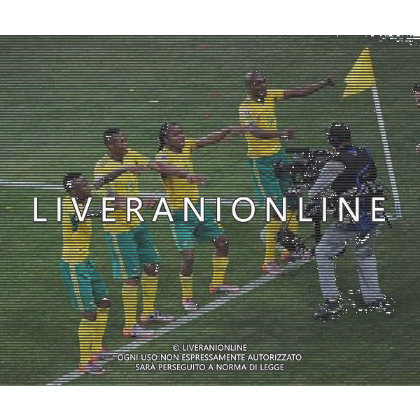 (100611) -- JOHANNESBURG, June 11, 2010 () -- Siphiwe Tshabalala (R3) of South Africa celebrates his goal with his teammates during a group A match of the 2010 FIFA World Cup against Mexico at Soccer City stadium in Soweto, suburban Johannesburg, on June 11, 2010. (/Li Ga) (ly) ©Photoshot/Agenzia Aldo Liverani Sas - ITALY ONLY: SUDAFRICA - MESSICO FIFA WORLD CUP CAMPIONATI MONDIALI SUD AFRICA 2010