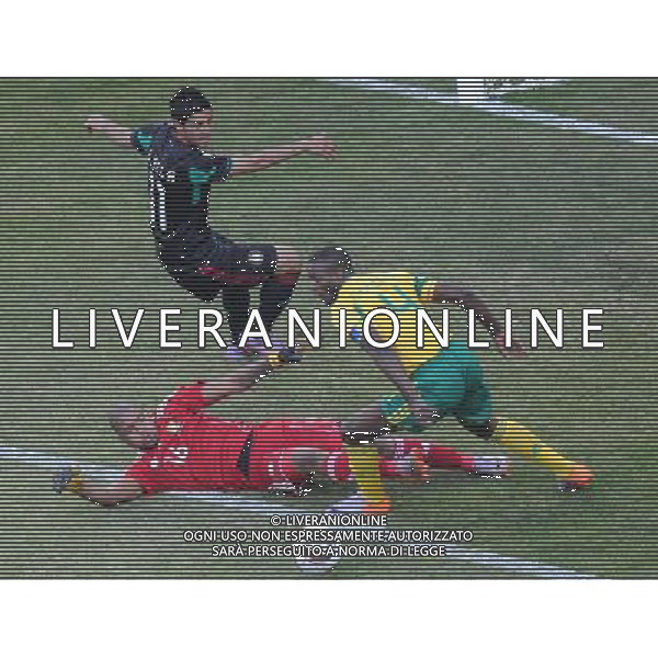 (100611) -- JOHANNESBURG, June 11, 2010 () -- South Africa\'s goalkeeper Itumeleng Khune (Bottom) tries to save the ball during a group A match of the 2010 FIFA World Cup against Mexico at Soccer City stadium in Soweto, suburban Johannesburg, on June 11, 2010. (/Li Ga) (ly) ©Photoshot/Agenzia Aldo Liverani Sas - ITALY ONLY: SUDAFRICA - MESSICO FIFA WORLD CUP CAMPIONATI MONDIALI SUD AFRICA 2010