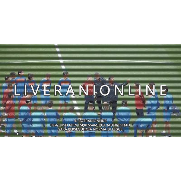 (100614) -- PORT ELIZABETH, June 14, 2010 () -- Portugal\'s national soccer team players lisen to coach Carlos Queiroz (5th R back) during a training session at Nelson Mandela Bay Stadium in Port Elizabeth, South Africa, June 14, 2010. Portugal plays in Group G of the 2010 World Cup and will face Ivory Coast on June 15. (/Chen Haitong)(dx) ©Photoshop/Agenzia Aldo Liverani Sas - ITALY ONLY: ALLENAMENTO DELLA NAZIONALE DEL PORTOGALLO FIFA WORLD CUP CAMPIONATI MONDIALI SUD AFRICA 2010