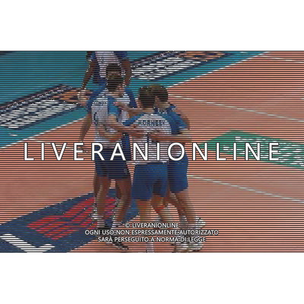 PIACENZA 28/01/04 QUARTI DI FINALE COPPA CEV DI PALLAVOLO COPRASYSTEL PIACENZA-DINAMO MOSCA nella foto esultanza dinamo mosca* Ph gigi arcaini/ag.aldo liverani