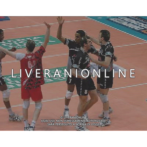 PIACENZA 28/01/04 QUARTI DI FINALE COPPA CEV DI PALLAVOLO COPRASYSTEL PIACENZA-DINAMO MOSCA nella foto esultanza di piacenza a fine partita* Ph gigi arcaini/ag.aldo liverani