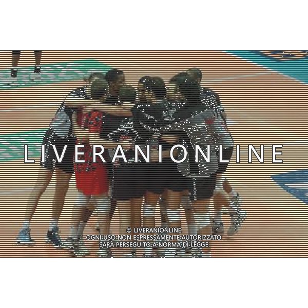 PIACENZA 28/01/04 QUARTI DI FINALE COPPA CEV DI PALLAVOLO COPRASYSTEL PIACENZA-DINAMO MOSCA nella foto esultanza di piacenza a fine partita* Ph gigi arcaini/ag.aldo liverani