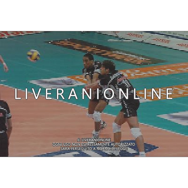 PIACENZA 28/01/04 QUARTI DI FINALE COPPA CEV DI PALLAVOLO COPRASYSTEL PIACENZA-DINAMO MOSCA nella foto marshall leonell con zlatanov hristo* Ph gigi arcaini/ag.aldo liverani