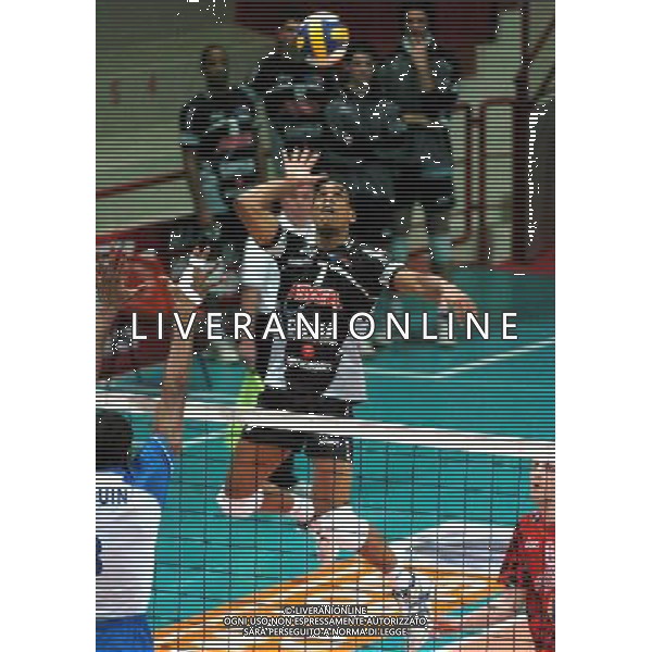 PIACENZA 28/01/04 QUARTI DI FINALE COPPA CEV DI PALLAVOLO COPRASYSTEL PIACENZA-DINAMO MOSCA nella foto marshall leonell* Ph gigi arcaini/ag.aldo liverani