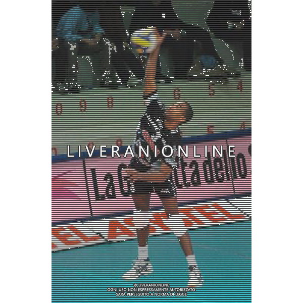 PIACENZA 28/01/04 QUARTI DI FINALE COPPA CEV DI PALLAVOLO COPRASYSTEL PIACENZA-DINAMO MOSCA nella foto romero yasser* Ph gigi arcaini/ag.aldo liverani