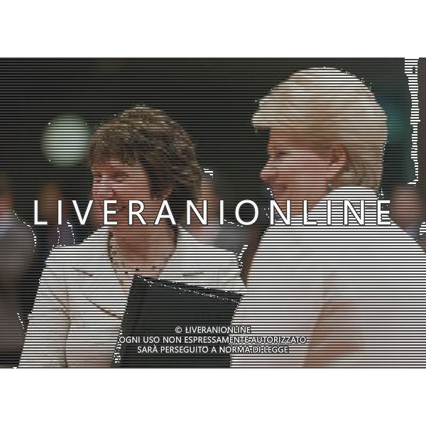 (100617) -- BRUSSELS, June 17, 2010 -- Lithuanian President Dalia Grybaustaite (R) and European Union\'s foreign policy chief Catherine Ashton attend the European Union (EU) summit in Brussels June 17, 2010. Thierry Monasse) (nxl) ©Photoshot/Agenzia Aldo Liverani Sas - ITALY ONLY - Bruxelles: Vertice dei Leaders dell\'Unione Europea (UE) per adottare formalmente nuova strategia per la crescita e l\'occupazione per i prossimi 10 anni