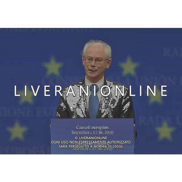 (100617) -- BRUSSELS, June 17, 2010 -- European Council President Herman Van Rompuy attends a press conference after the EU Summit at the EU headquarters in Brussels, capital of Belgium, on June 17, 2010. European Union (EU) leaders formally adopted the bloc\'s new strategy for growth and jobs for the next 10 years at their one-day summit on Thursday. Wu Wei) (zw) ©Photoshot/Agenzia Aldo Liverani Sas - ITALY ONLY - Bruxelles: Vertice dei Leaders dell\'Unione Europea (UE) per adottare formalmente nuova strategia per la crescita e l\'occupazione per i prossimi 10 anni