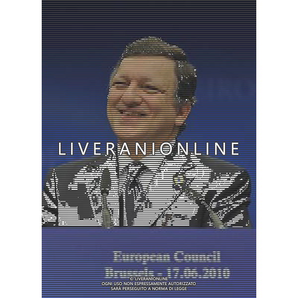 (100617) -- BRUSSELS, June 17, 2010 -- European Commission President Jose Manuel Barroso attends a press conference after the EU Summit at the EU headquarters in Brussels, capital of Belgium, on June 17, 2010. European Union (EU) leaders formally adopted the bloc\'s new strategy for growth and jobs for the next 10 years at their one-day summit on Thursday. Wu Wei) (zw) ©Photoshot/Agenzia Aldo Liverani Sas - ITALY ONLY - Bruxelles: Vertice dei Leaders dell\'Unione Europea (UE) per adottare formalmente nuova strategia per la crescita e l\'occupazione per i prossimi 10 anni