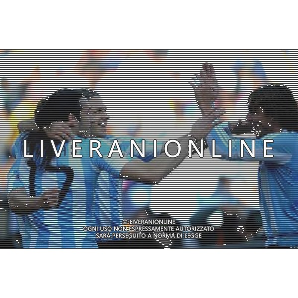 (100617) -- JOHANNESBURG, June 17, 2010 -- Argentina\'s players celebrate their victory over South Korea during a 2010 World Cup Group B match at the Soccer City stadium in Soweto, suburban Johannesburg, South Africa, on June 17, 2010. Argentina beat South Korea 4-1. Wang Yuguo) (zc) ©Photoshot/Agenzia Aldo Liverani Sas - ITALY ONLY - ARGENTINA - COREA DEL SUD FIFA WORLD CUP CAMPIONATI MONDIALI SUD AFRICA 2010
