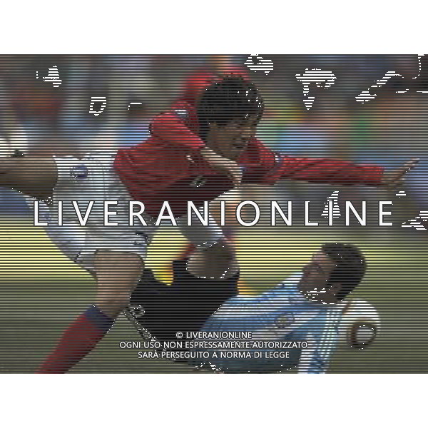 (100617) -- JOHANNESBURG, June 17, 2010 -- Argentina\'s Gonzalo Higuain (Bottom) defends South Korea\'s Cho Yong-Hyung during a 2010 World Cup Group B match between Argentina and South Korea at the Soccer City stadium in Soweto, suburban Johannesburg, South Africa, on June 17, 2010. Argentina beat South Korea 4-1. Wang Yuguo) (zc) ©Photoshot/Agenzia Aldo Liverani Sas - ITALY ONLY - ARGENTINA - COREA DEL SUD FIFA WORLD CUP CAMPIONATI MONDIALI SUD AFRICA 2010