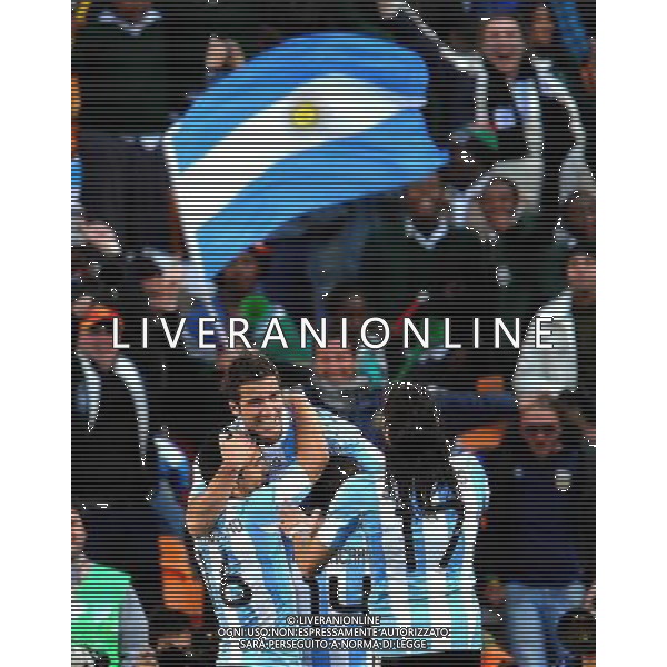 (100617) -- JOHANNESBURG, June 17, 2010 -- Argentina\'s players celebrate scoring during a 2010 World Cup Group B match between Argentina and South Korea at the Soccer City stadium in Soweto, suburban Johannesburg, South Africa, on June 17, 2010. Argentina beat South Korea 4-1. Wang Yuguo) (zc) ©Photoshot/Agenzia Aldo Liverani Sas - ITALY ONLY - ARGENTINA - COREA DEL SUD FIFA WORLD CUP CAMPIONATI MONDIALI SUD AFRICA 2010