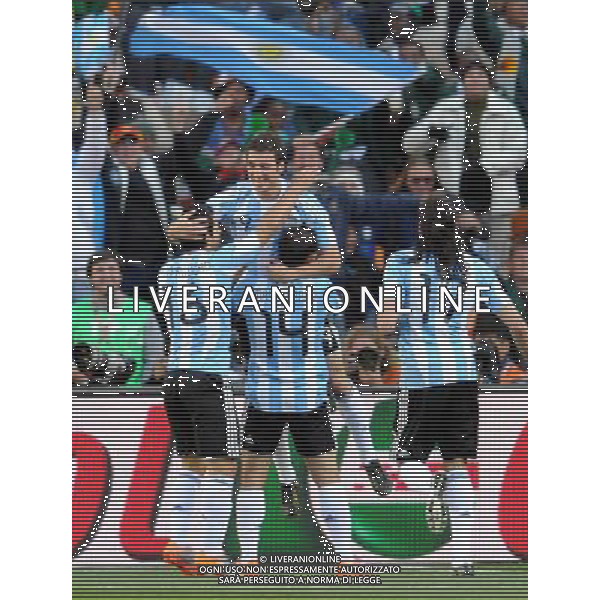 (100617) -- JOHANNESBURG, June 17, 2010 -- Argentina\'s Gonzalo Higuain (Top) celebrates with his teammates after scoring the third goal during a 2010 World Cup Group B match between Argentina and South Korea at the Soccer City stadium in Soweto, suburban Johannesburg, South Africa, on June 17, 2010. Wang Yuguo) (zc) ©Photoshot/Agenzia Aldo Liverani Sas - ITALY ONLY - ARGENTINA - COREA DEL SUD FIFA WORLD CUP CAMPIONATI MONDIALI SUD AFRICA 2010