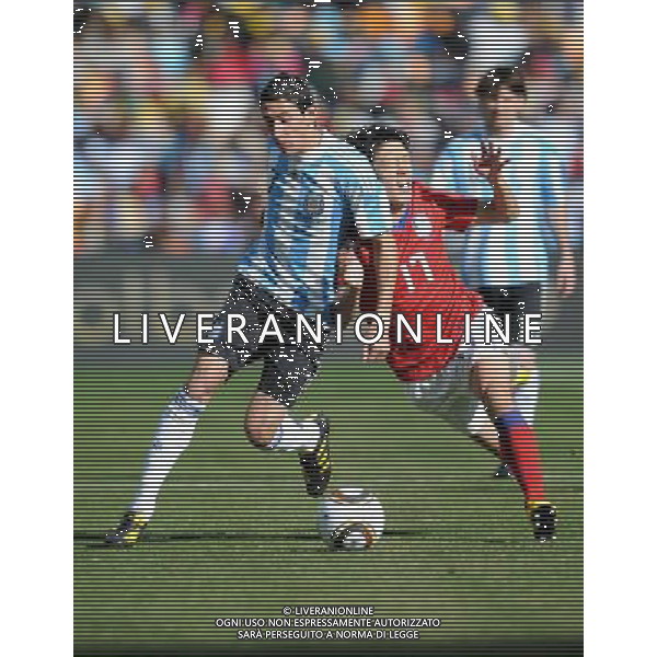 (100617) -- JOHANNESBURG, June 17, 2010 -- Argentina\'s Angel Di Maria (L) vies with South Korea\'s Lee Chung-Yong during a 2010 World Cup Group B match between Argentina and South Korea at the Soccer City stadium in Soweto, suburban Johannesburg, South Africa, on June 17, 2010. Wang Yuguo) (zc) ©Photoshot/Agenzia Aldo Liverani Sas - ITALY ONLY - ARGENTINA - COREA DEL SUD FIFA WORLD CUP CAMPIONATI MONDIALI SUD AFRICA 2010