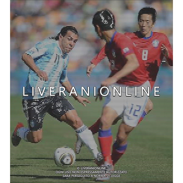 (100617) -- JOHANNESBURG, June 17, 2010 -- Argentina\'s Carlos Tevez (L) drives the ball during a 2010 World Cup Group B match between Argentina and South Korea at the Soccer City stadium in Soweto, suburban Johannesburg, South Africa, on June 17, 2010. Wang Yuguo) (zc) ©Photoshot/Agenzia Aldo Liverani Sas - ITALY ONLY - ARGENTINA - COREA DEL SUD FIFA WORLD CUP CAMPIONATI MONDIALI SUD AFRICA 2010