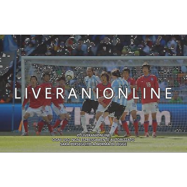 (100617) -- JOHANNESBURG, June 17, 2010 -- Argentina\'s Lionel Messi(R) shoots during a 2010 World Cup Group B match between Argentina and South Korea at the Soccer City stadium in Soweto, suburban Johannesburg, South Africa, on June 17, 2010. Guo Yong) (ljq) ©Photoshot/Agenzia Aldo Liverani Sas - ITALY ONLY - ARGENTINA - COREA DEL SUD FIFA WORLD CUP CAMPIONATI MONDIALI SUD AFRICA 2010