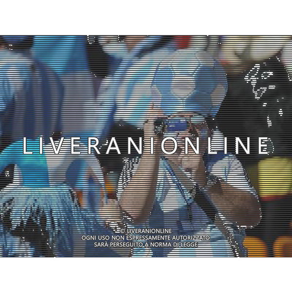 (100617) -- JOHANNESBURG, June 17, 2010 -- An Argentine supporters takes videos prior to a 2010 World Cup Group B match between Argentina and South Korea at the Soccer City stadium in Soweto, suburban Johannesburg, South Africa, on June 17, 2010. Guo Yong) (zc) ©Photoshot/Agenzia Aldo Liverani Sas - ITALY ONLY - ARGENTINA - COREA DEL SUD FIFA WORLD CUP CAMPIONATI MONDIALI SUD AFRICA 2010